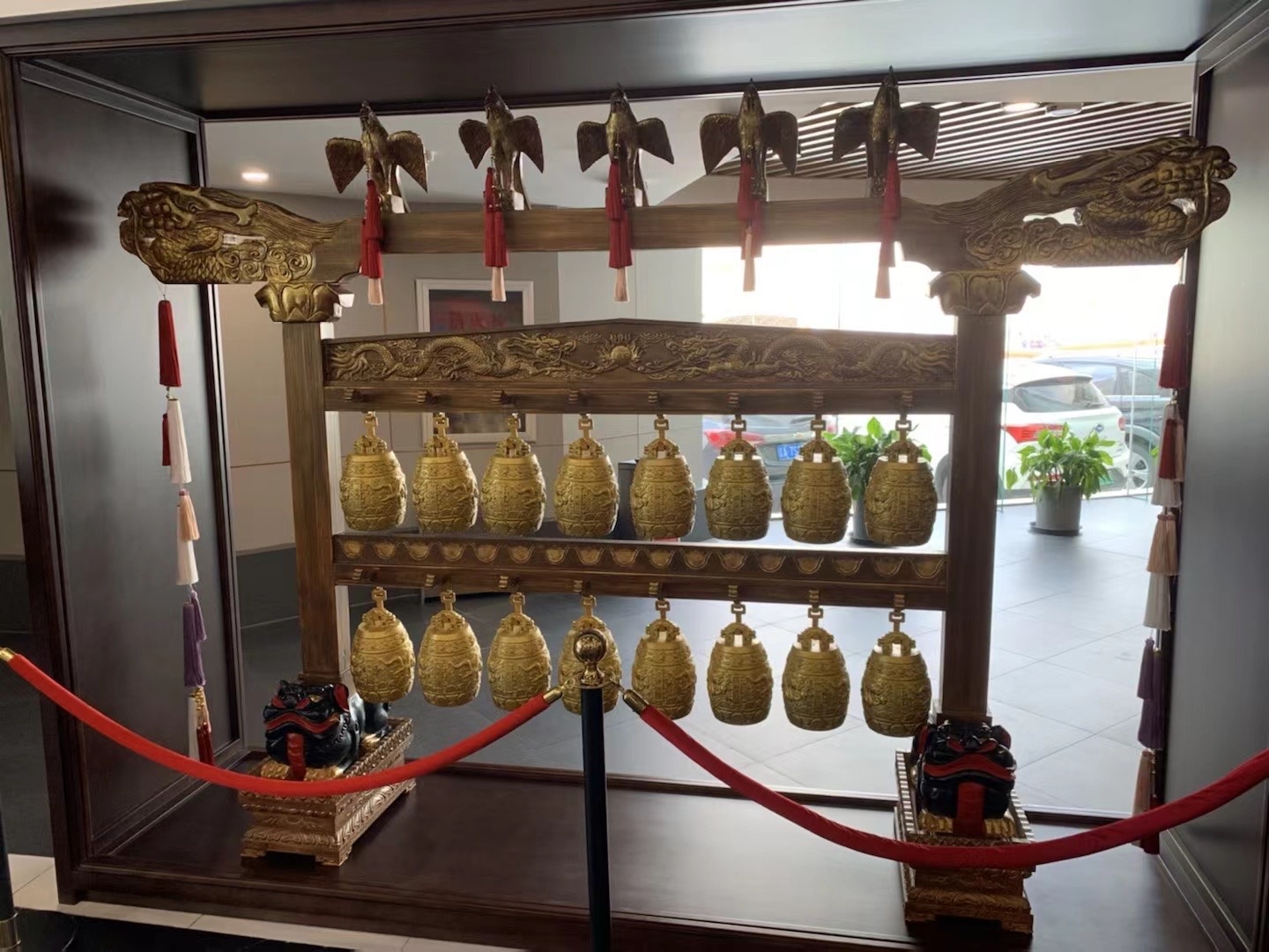 黄金编钟.jpg 黄金编钟.jpg